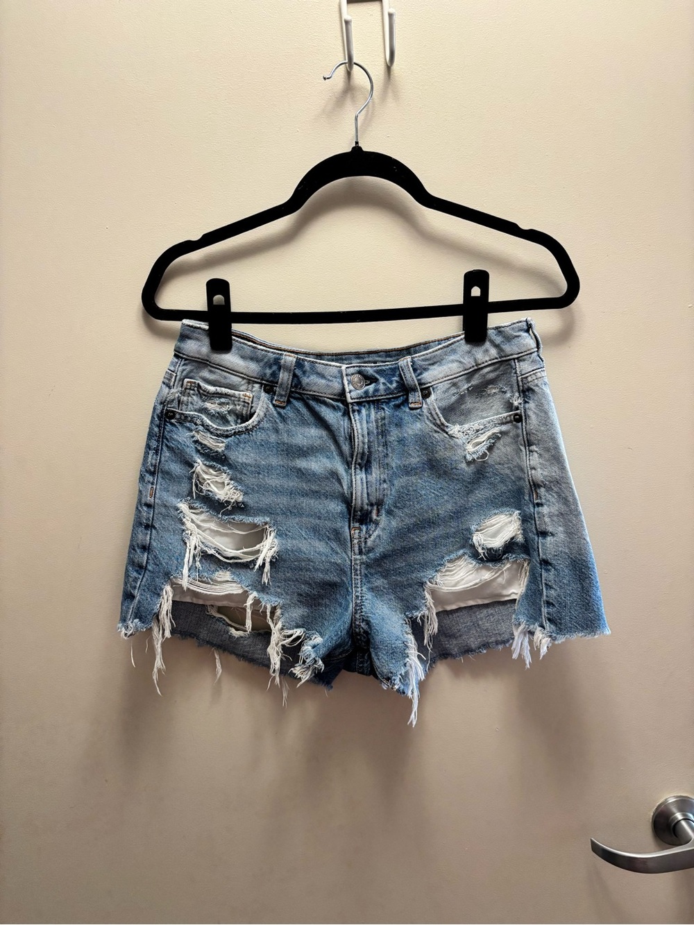 American Eagle Outfitters Light Blue Distressed Denim Shorts size 8